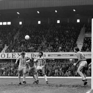 Stoke City spielt gegen Tottenham Hotspur in der englischen Fußball-Liga Division One mit einem Sieg von Stoke City über Tottenham Hotspur, das Spiel endet mit dem Ergebnis 2:0 für den Heimmannschaft