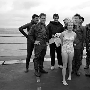 Entertainment. Military Navy: Twenty ships divers from H. M. S