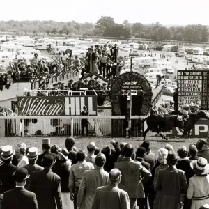 El Derby de Epsom 1977 fueron Lester Piggott montando Minstrel ganándolo desde Hot Grove para él.