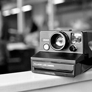 Equipment: Old: Cameras: Polaroid cameras. April 1977 77-01998-001