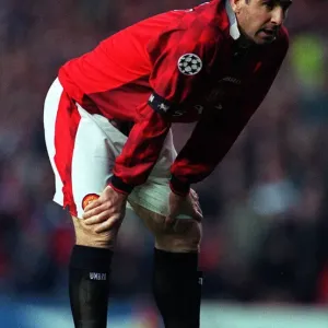 Eric Cantona, joueur de football du Manchester United FC, a l'air déçu après le match. Eric Cantona, joueur de football du Manchester United FC, a l'air déçu après le match.