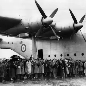 An estimated crowd of 150, 000 went to Farnborough, Hants today for the last day of An estimated crowd of 150, 000 went to Farnborough, Hants today for the last day of