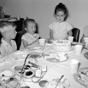 Eve Black celebrating her 4th Birthday Party with friends - Blowing out