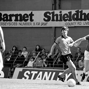 Everton 1 v. Wolverhampton Wanderers 1. May 1982 MF07-04-068