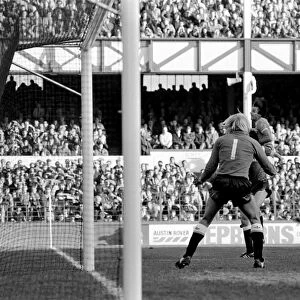 Everton 5 v. Manchester United 0. October 1984 MF18-07-004