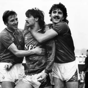 Everton footbaler Ian Snodin congratulated by teammates Gary Stevens (left Everton footbaler Ian Snodin congratulated by teammates Gary Stevens (left