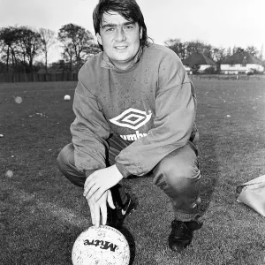 Everton football player Ian Snodin pictured during a training session at Bellefield Everton football player Ian Snodin pictured during a training session at Bellefield