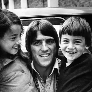 Everton's Bob Latchford with Children Print 1976