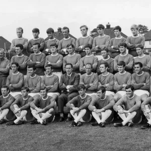 Everton squad pose fore a pre season picture at their Bellefield training camp Everton squad pose fore a pre season picture at their Bellefield training camp
