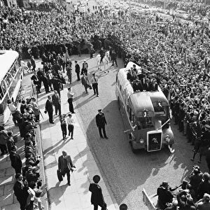 Everton team leave Allerton Station en route to St Georges Hall in Liverpool city centre