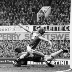 Everton v. Arsenal. March 1985 MF20-13-003 The final score was a two nil victory to Everton v. Arsenal. March 1985 MF20-13-003 The final score was a two nil victory to