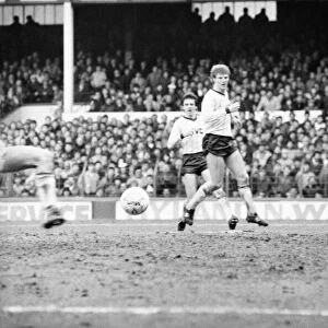 Everton v. Arsenal. March 1985 MF20-13-033 The final score was a two nil victory
