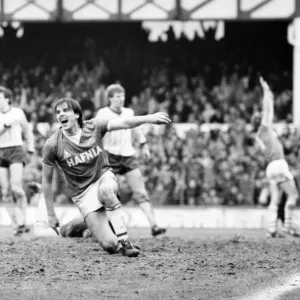Everton v. Arsenal. Mars 1985 MF Le score final était une victoire à deux buts contre.