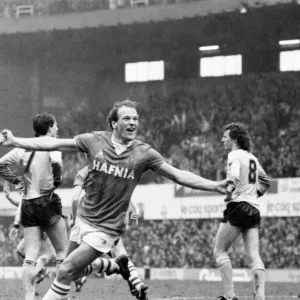 Everton v. Arsenal. March 1985 MF20-13-038 The final score was a two nil victory to Everton v. Arsenal. March 1985 MF20-13-038 The final score was a two nil victory to