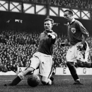 Everton v Blackpool. Mattthews (Blackpool) and Everton left back Dan Donovan