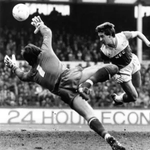 Everton v. Chelsea Eddie Niedzwiecki of Chelsea in action. 16th March 1986