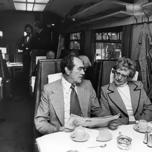Ex manager de Newcastle United Joe Harvey et son épouse Ida prennent le dernier train Pullman à. Ex manager de Newcastle United Joe Harvey et son épouse Ida prennent le dernier train Pullman à.