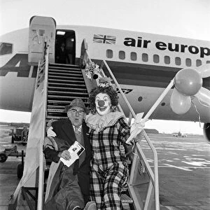 Examiner Womens Circle special Christmas Flight - Sunny the clown welcomes