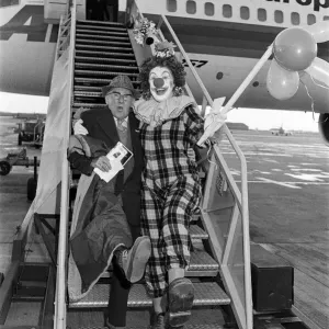 Examiner Womens Circle special Christmas Flight - Sunny the clown welcomes Examiner Womens Circle special Christmas Flight - Sunny the clown welcomes