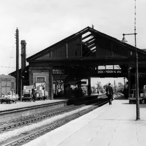 Exterior view of Banbury railway station showing the platforms and railway tracks Exterior view of Banbury railway station showing the platforms and railway tracks