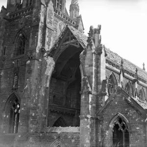 Exterior view of St Martins church in Birmingham during the Second World War