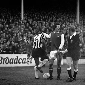 F. A. Cup. Notts County (0) v. Arsenal (1). January 1977 77-00110-018