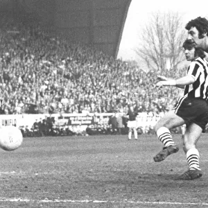 F. A. Cup Semi-Final 1974. Newcastle United 2-0 Burnley. Hillborough (Sheffield) 30. 03. 74