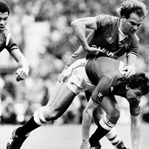 FA Cup Final 1985 Evertons Andy Gray tangles with Uniteds Bryan Robson