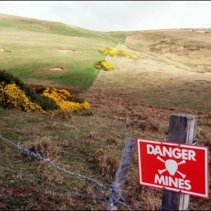 Falkland Islands re-visited. Sign warning that mines lie ahead - 5th March 1999 Falkland Islands re-visited. Sign warning that mines lie ahead - 5th March 1999