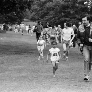 Family fun run in Prospect Park, Reading. 8th June 1986