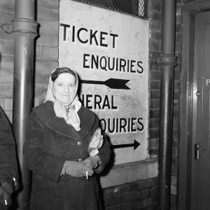 Fans queue at Old Trafford for tickets to see Manchester United verses Sheffield