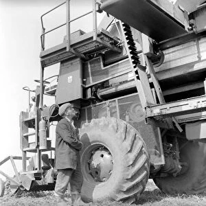 Farming: Ross Pea picking machine. 1964 A1201-003