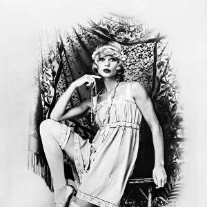 Fashion 1920 s: Lingerie and the new "Airey Nothings"