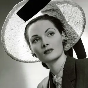 Vintage Fashion Print: 1940s Straw Picture Hat
