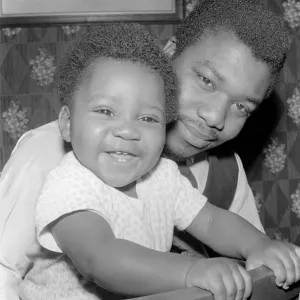Father with his toddler son. December 1969 Z11609-003 Father with his toddler son. December 1969 Z11609-003