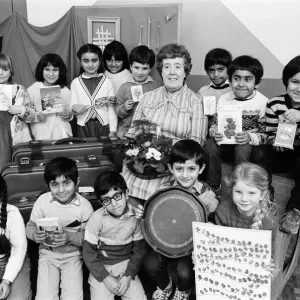 Eine feurärliche Abschiedsfeier ... Frau Dorothy Robinson ist im letzten Monat nach ihrem Ausscheiden zurückkehrt