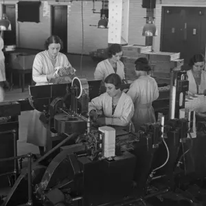 Female workers in the packing department of the Players cigarette factory, Nottingham Female workers in the packing department of the Players cigarette factory, Nottingham