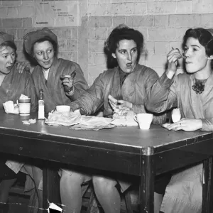 Female Munition Workers on Break, Print 1943