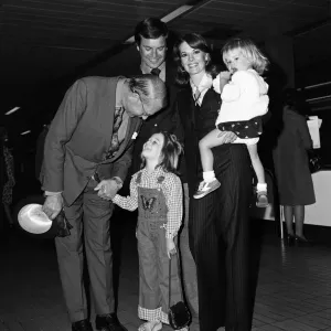 Robert Wagner and Natalie Wood Arrive at Heathrow, 19th May 1976 Print Robert Wagner and Natalie Wood Arrive at Heathrow, 19th May 1976 Print