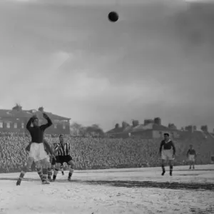 Newcastle United v Charlton Athletic Print 1952