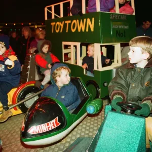 Fireworks, Kings Meadow park, Reading, Berkshire, 4th November 1995 Fireworks, Kings Meadow park, Reading, Berkshire, 4th November 1995
