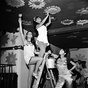 Flam-flam hippie girls, psychedelic dancers from The Pink Flamingo Club on Wardour