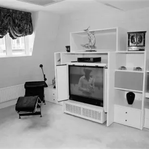 A flat in Knightsbridge which has just gone on sale for £1, 750, 000 A flat in Knightsbridge which has just gone on sale for £1, 750, 000
