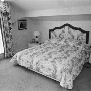 A flat in Knightsbridge which has just gone on sale for £1, 750, 000 A flat in Knightsbridge which has just gone on sale for £1, 750, 000
