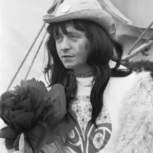 Les gens des fleurs au Festival national de jazz et de blues 1967 à Royal Windsor Racecourse.