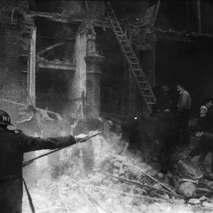 Flugzeugbombe stürzte auf Flats am Nevern Square in Kensington ab. 23.Juli 1944 Flugzeugbombe stürzte auf Flats am Nevern Square in Kensington ab. 23.Juli 1944