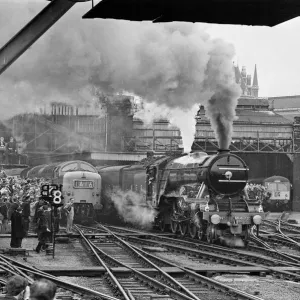 Print of The Flying Scotsman leaving London King Cross at 10am Print of The Flying Scotsman leaving London King Cross at 10am