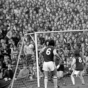 Football: Aston Villa F. C. (2) vs. Manchester United F. C. (0). February 1975 75-01047-025