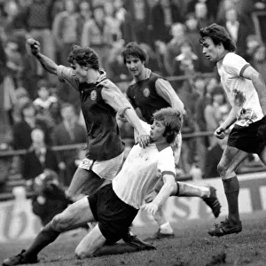 Football: Aston Villa F. C. (2) vs. Manchester United F. C. (0). February 1975 75-01047-053