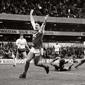 Football English League Division One 1986 / 87 Season. Tottenham Hotspur 1 v Arsenal